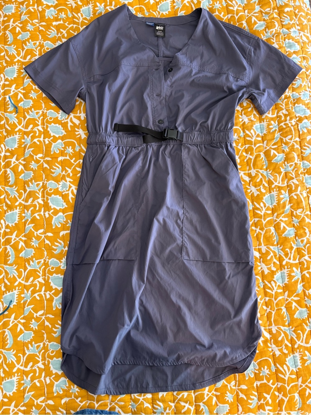 REI Short Sleeve High-Low Nylon Dress in Dusty Purple